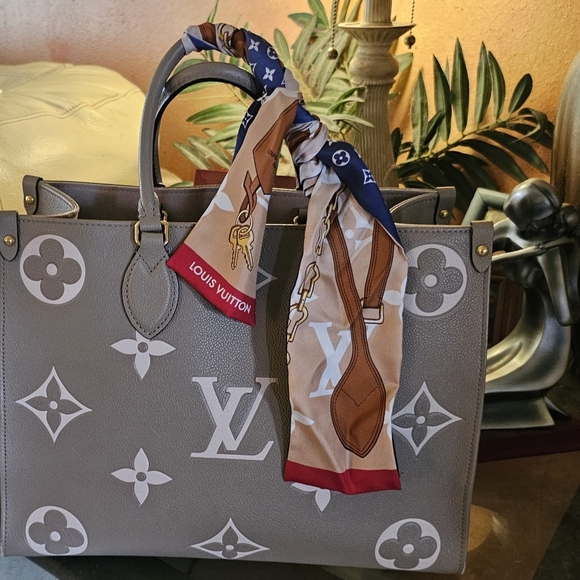 Louis Vuitton All The Straps 2021 Bandeau Silk Scarf - Picture 4 of 9